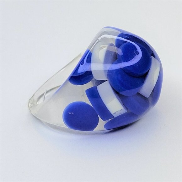 Chunky Oval Shape Resin Ring With Blue and White Pill Beads Lucite Large Ring - Picture 6 of 9